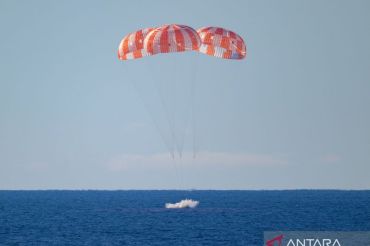 Artemis II kembali ke bumi setelah menjalani misi mengitari bulan