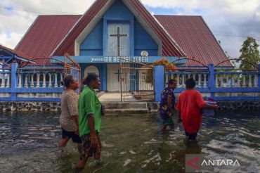 Air Danau Sentani meluap, perkampungan di Jayapura dikepung banjir