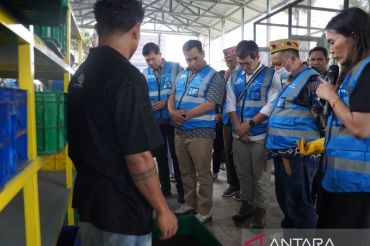 Pusat Daur Ulang Labuan Bajo diperkuat dengan penambahan maggot BSF