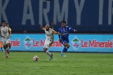 Persib bermain 2-2 kontra Dewa United