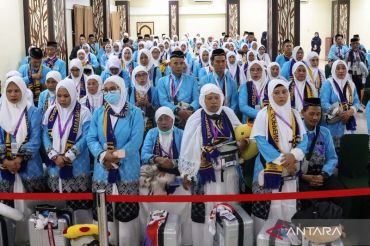 Pemberangkatan jamaah calon haji kloter pertama embarkasi Makassar