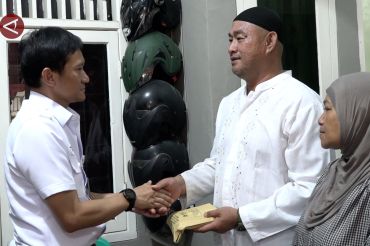 Takziah ke kediaman korban kecelakaan, Dirut KAI serahkan santunan