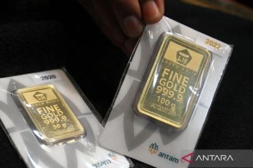 Senin pagi ini harga emas Antam turun Rp5.000 menjadi Rp2,764 juta/gr