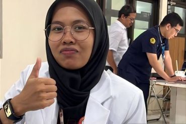Sepeda, kebab dan jas putih