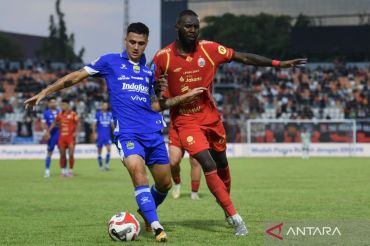 Persib Bandung taklukkan Persija Jakarta 2-1 di Stadion Segiri