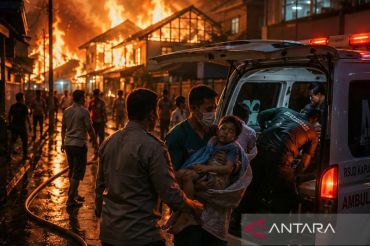 Kebakaran hanguskan rumah warga, seorang anak dilarikan ke RSUD Kapuas