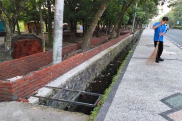 DLH Mataram menata taman dan lahan parkir di kawasan Udayana