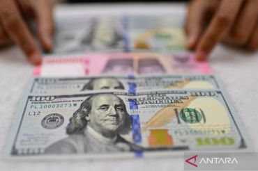 Rupiah tembus Rp17.900 per dolar AS, analis soroti sejumlah faktor
