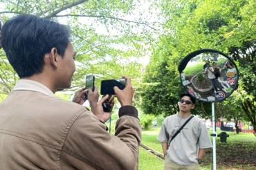Tren foto cermin cembung untuk raih untung