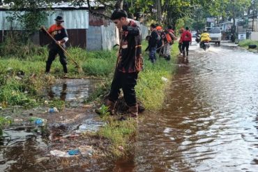 ASN Pemkab Kotim dikerahkan bersihkan drainase atasi banjir di Baamang