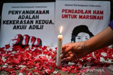 Unjuk rasa Aliansi Perempuan Indonesia di Komnas HAM