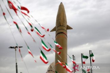 AS dilaporkan cegat rudal Iran ke arah Selat Hormuz