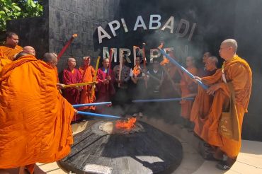 Api Dharma Mrapen awali rangkaian Tri Suci Waisak