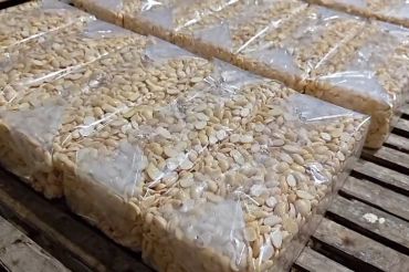 Tempe hadapi krisis ganda, lonjakan plastik dan kedelai