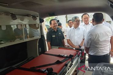 Toyota Indonesia donasi tiga unit ambulans untuk RSUD Aceh Tamiang