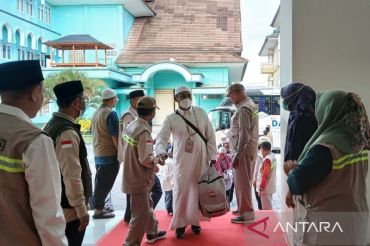 Sebanyak 393 haji Kloter 3 Lombok Barat tiba di Indonesia