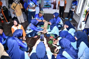 Lanud RSA Natuna olah sampah kayu jadi kerajinan