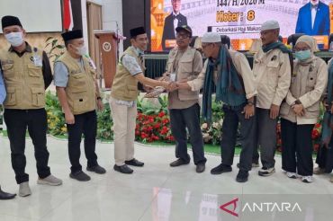 Jamaah haji kloter 8 asal Pinrang Debarkasi Makassar  tiba di tanah air