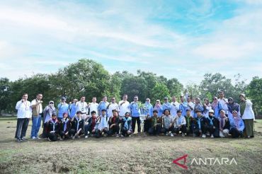 Gerakan Penanaman Pohon Penghijauan, Unri Dukung Pelestarian Lingkungan Berkelanjutan