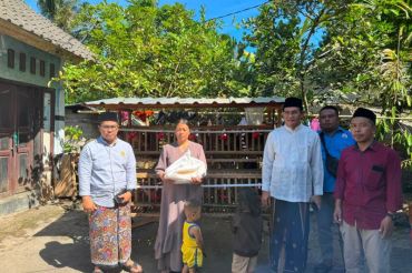 Santri korban kebakaran di Lombok Tengah mendapat bantuan ekonomi