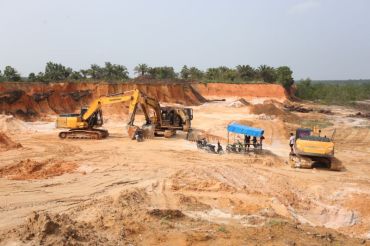 Sidak gabungan Pemprov Riau, dua tambang tanah ilegal di Kampar dihentikan sementara
