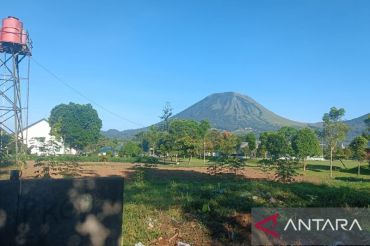 Gempa vulkanik dangkal-tektonik jauh Gunung Lokon