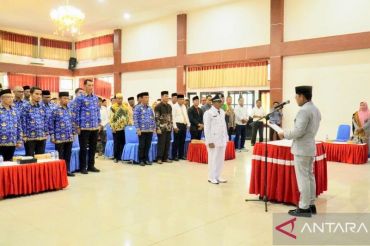 Bupati Dompu ingatkan kades berhati-hati kelola dana desa dan pengangkatan perangkat desa
