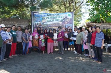 Milad ke-46, UMMAT salurkan ratusan paket sembako untuk warga di Lombok Barat
