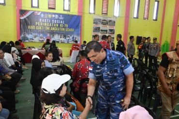 Pesawat TNI AU Angkut Logistik Untuk Masyarakat di Perbatasan Malaysia