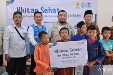 YBM PLN UP3 Rengat gelar khitanan massal