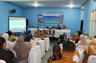 Dispar Sultra latih perajin batok kelapa tingkatkan kualitas produk di Kolut