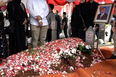 Jenazah eks Menhan Ryamizard Ryacudu dimakamkan di TMP Kalibata