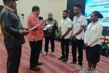 Pemprov Papua Pegunungan lepas 61 nakes ke delapan kabupaten