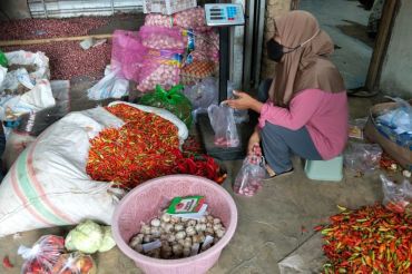 Disdag Mataram menjaga stok dan pasokan stabilkan harga kebutuhan pokok