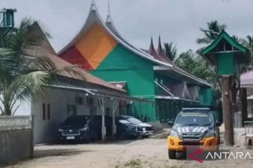 Tim KPK RI geledah balai milik Suhardiman Amby di Inuman