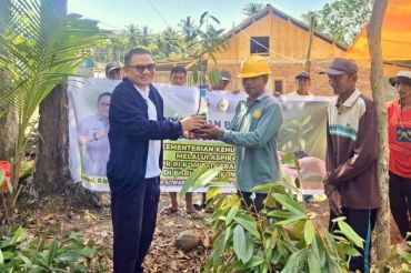DPR beri 1.900 bibit guna dongkrak ekonomi petani di Konawe