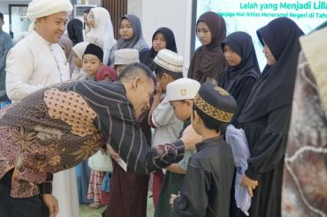 YBM PLN berbagi kado harapan bagi anak yatim-dhuafa