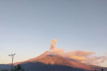 PVMBG mencatat tujuh letusan Gunung Lewotobi Laki-Laki dalam enam jam