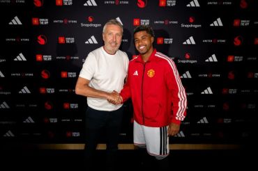 Manchester United beli gelandang Andrey Santos dari Chelsea