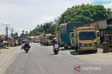 Ahli: Pemilik truk antre BBM di pinggir jalan di Aceh bisa dipidana