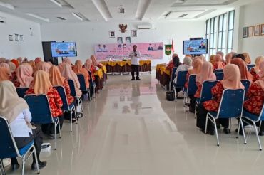 Pemkot Kendari latih warga buat suvenir dari limbah rumah tangga