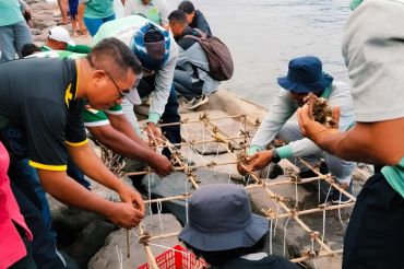 Kemenag Flores Timur menanam 450 fragmen karang memperkuat ekoteologi