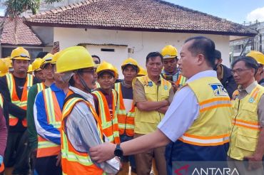 Pemprov NTB bentuk TRC Infrastruktur jalan siaga 24 jam