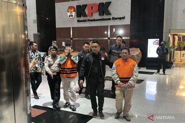 KPK sebut Bupati  Lombok Barat LAZ terima Rp12,4 M dari praktik korupsi