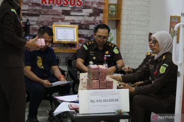 Kejari Mataram terima pembayaran kerugian dari terpidana korupsi LCC