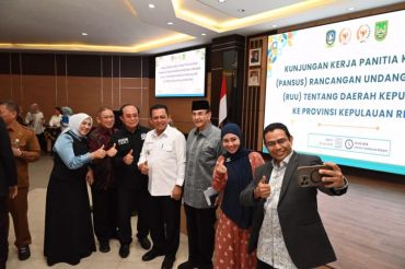 Kunker ke Kepri, Hendry Munief harapkan konsep ekonomi biru dapat diakomodir