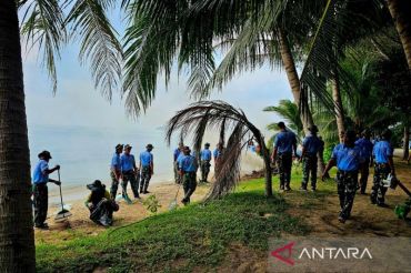 Lanud RSA Natuna bersihkan Pantai Piwang, dukung gerakan Indonesia ASRI