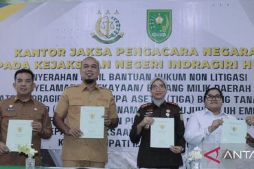 Bupati Inhu terima penyerahan aset daerah dari Kejari