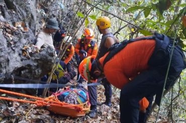 Basarnas berhasil evakuasi 6 mahasiswa terjebak di goa Kalibbong Sulsel