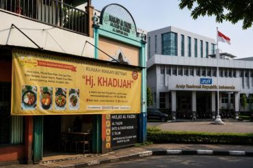 Pulang ke sepiring nasi uduk: ketika arsip, kebudayaan, dan adab bertemu di Warung Betawi Hj. Siti Hadijah